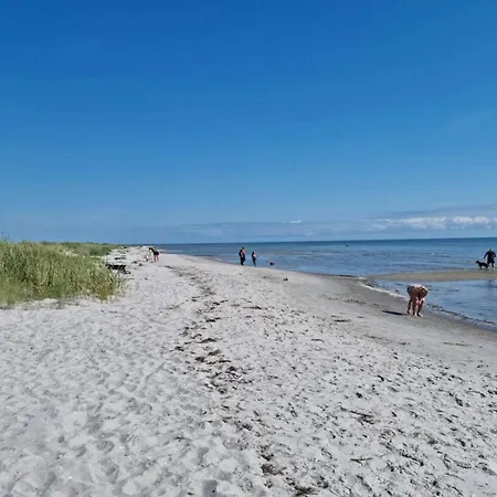 5 Person In Hals-by Traum * Hals