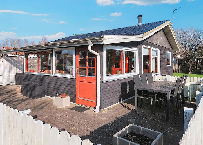 5 Person In Hals-by Traum Hals